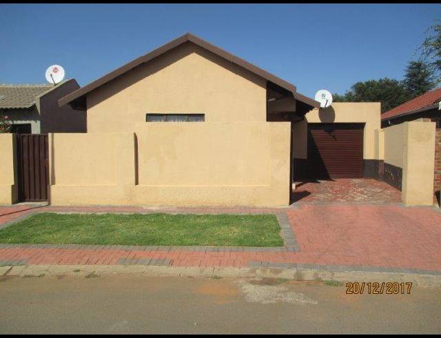 3 BEDROOM HOUSE TO LET IN DOBSONVILLE